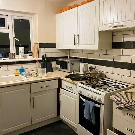 Comfortable Double Bedroom In London Hornchurch Exterior photo