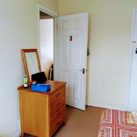 Comfortable Double Bedroom In London Hornchurch Exterior photo
